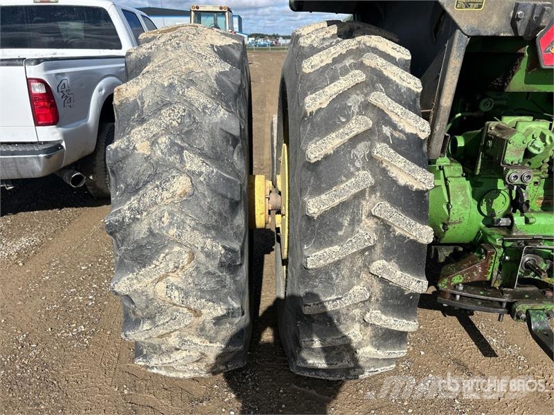 John Deere 4440 Traktorit
