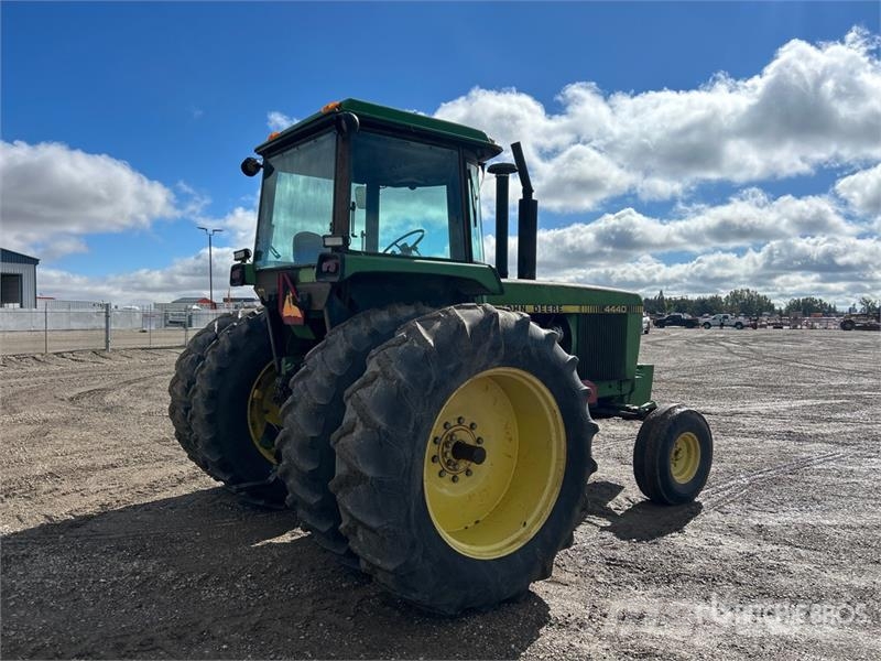 John Deere 4440 Traktorit