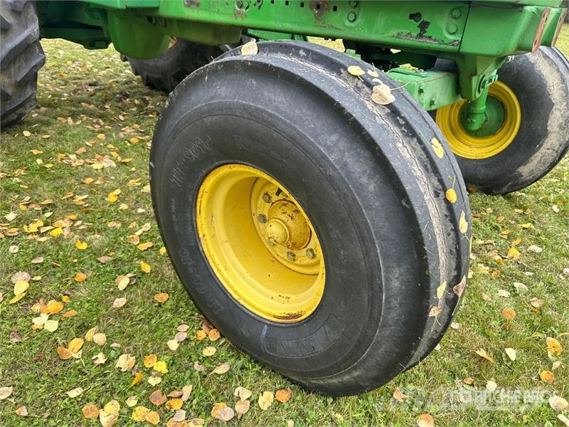 John Deere 4440 Traktorok