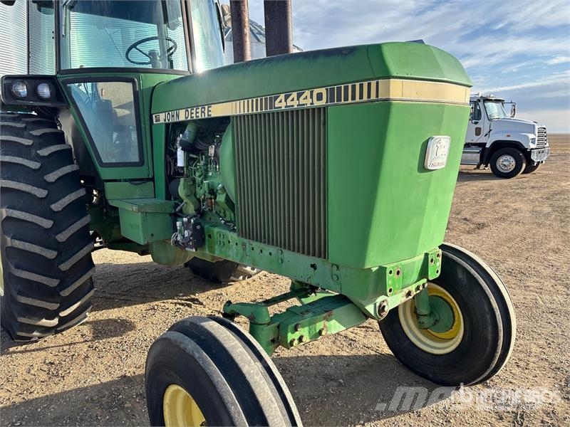 John Deere 4440 Tractors
