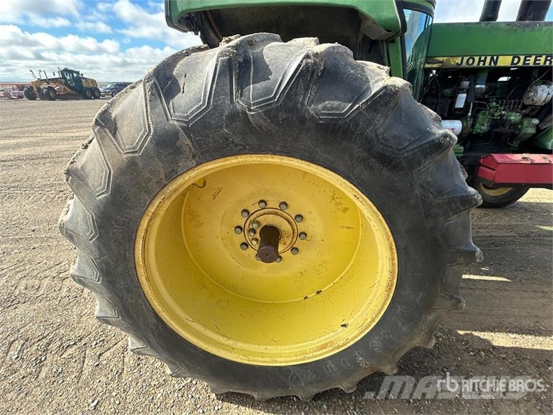 John Deere 4440 Traktorit