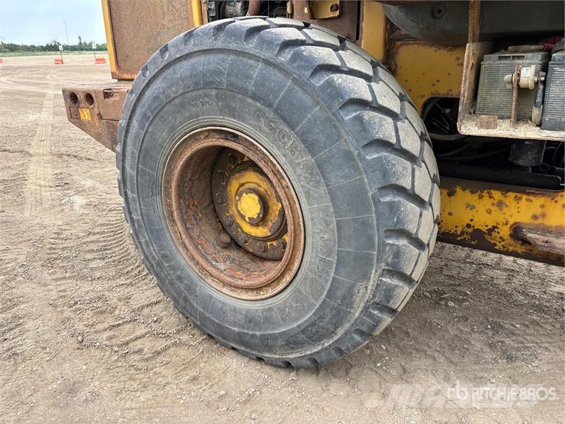 John Deere 444J Utovarivači na točkove