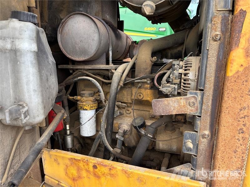 John Deere 444J Utovarivači na točkove