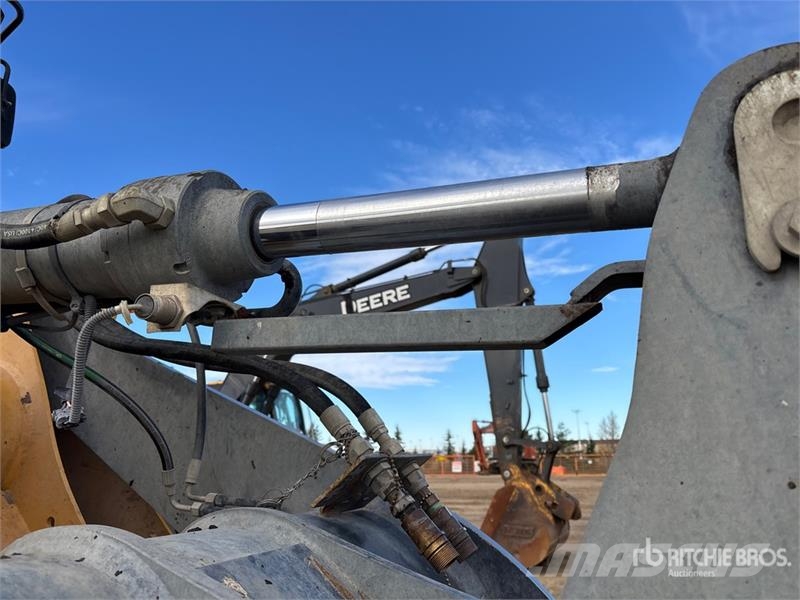John Deere 444K Wheel Loader Iekrāvēji uz riteņiem