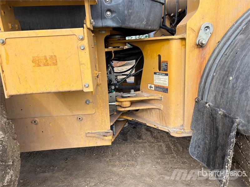 John Deere 444K Wheel Loader Iekrāvēji uz riteņiem