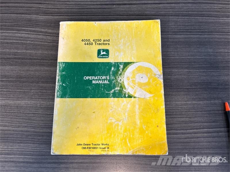 John Deere 4450 2WD Tractor Traktorit