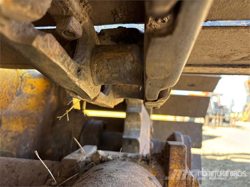 John Deere 450 Buldožeri guseničari
