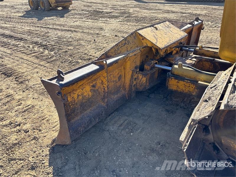 John Deere 450 Buldožeri guseničari
