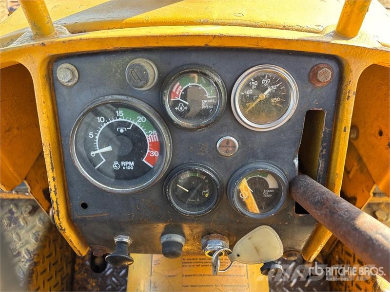 John Deere 450 Buldožeri guseničari