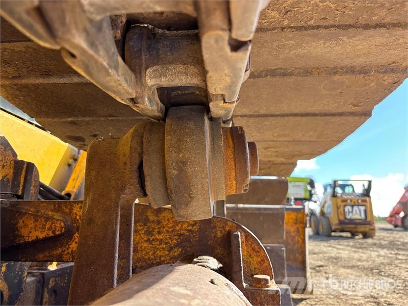 John Deere 450 Buldožeri guseničari