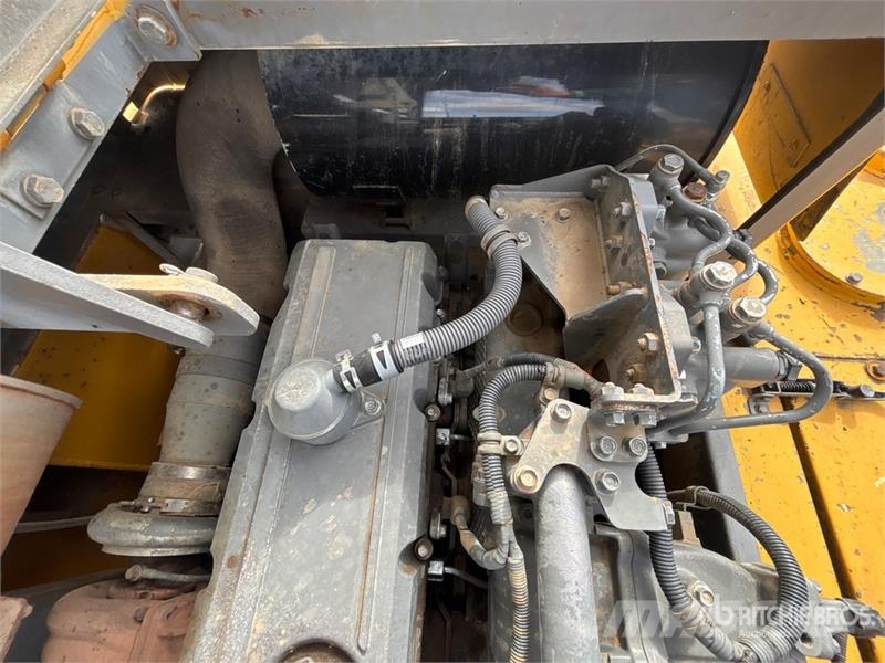 John Deere 450DLC Tracked Excavator حفارات زحافة