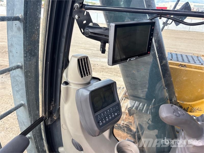 John Deere 450DLC Tracked Excavator حفارات زحافة