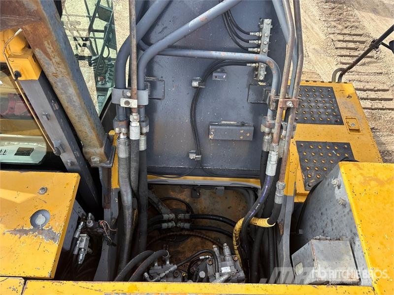 John Deere 450DLC Tracked Excavator حفارات زحافة