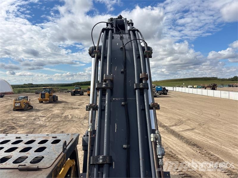 John Deere 450DLC Tracked Excavator حفارات زحافة