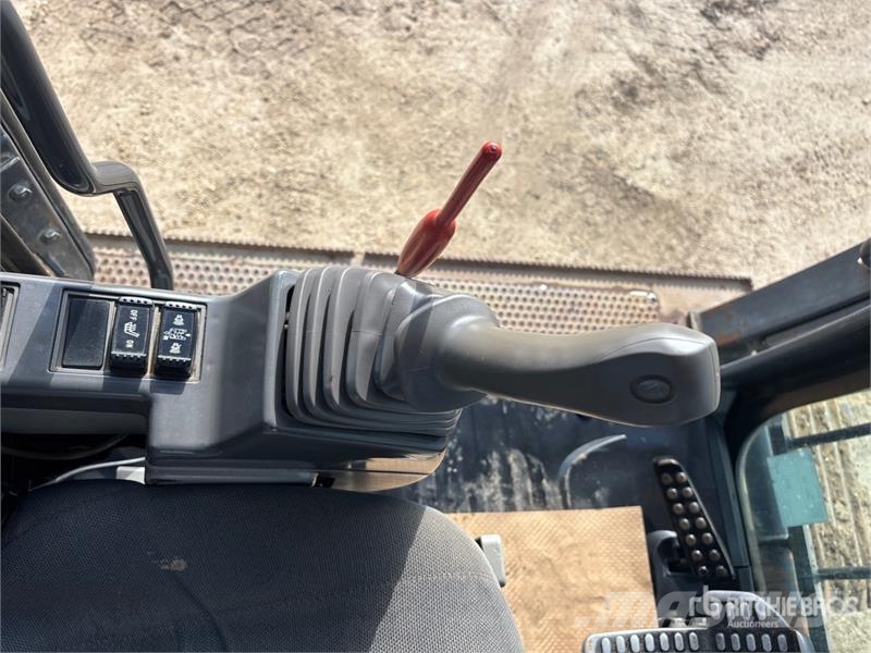 John Deere 450DLC Tracked Excavator حفارات زحافة