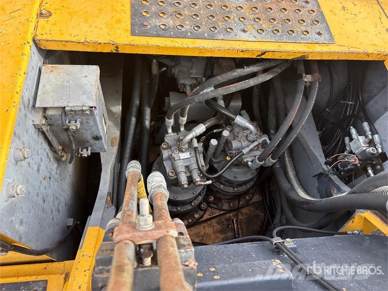 John Deere 450DLC Tracked Excavator حفارات زحافة
