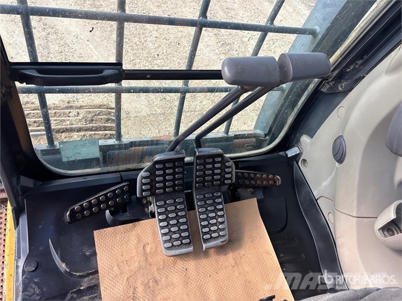 John Deere 450DLC Tracked Excavator حفارات زحافة