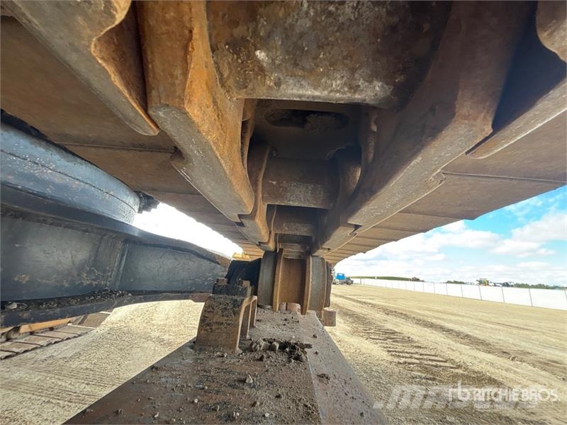 John Deere 450DLC Tracked Excavator حفارات زحافة