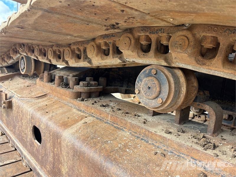 John Deere 450DLC Tracked Excavator حفارات زحافة