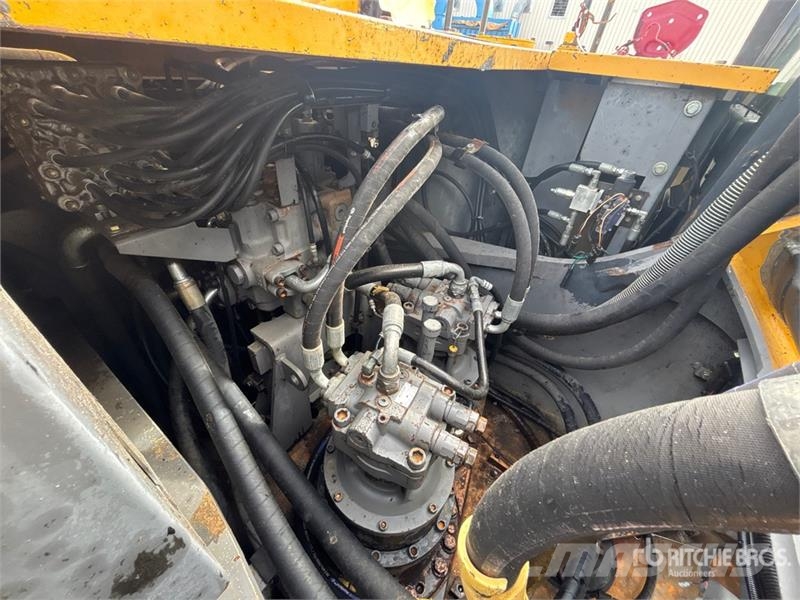 John Deere 450DLC Tracked Excavator حفارات زحافة