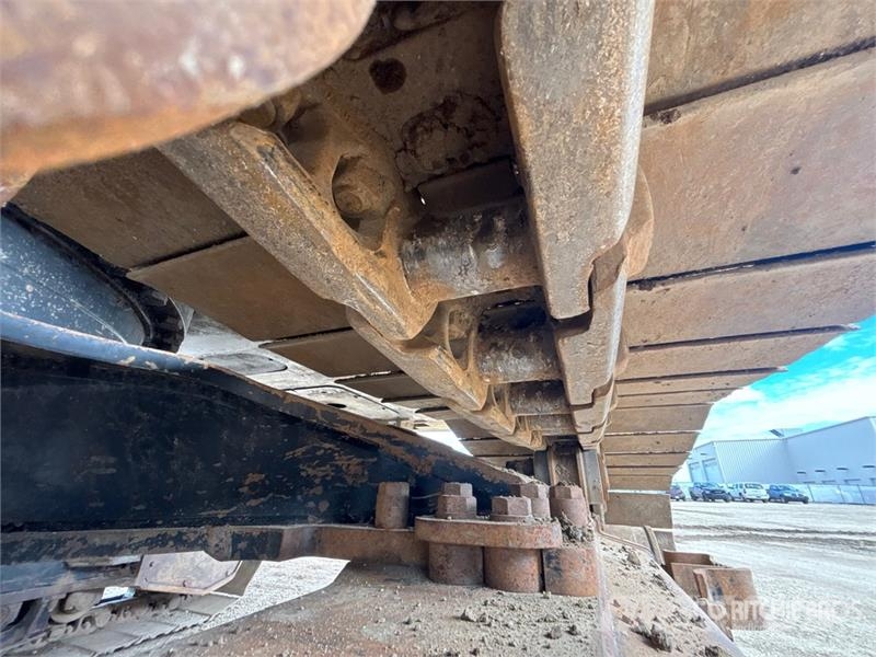 John Deere 450DLC Tracked Excavator حفارات زحافة