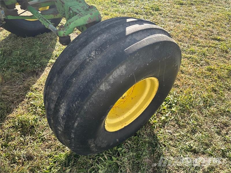 John Deere 4650 2WD Tractor الجرارات