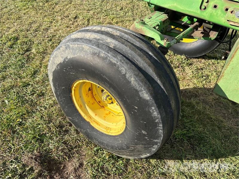 John Deere 4650 2WD Tractor الجرارات