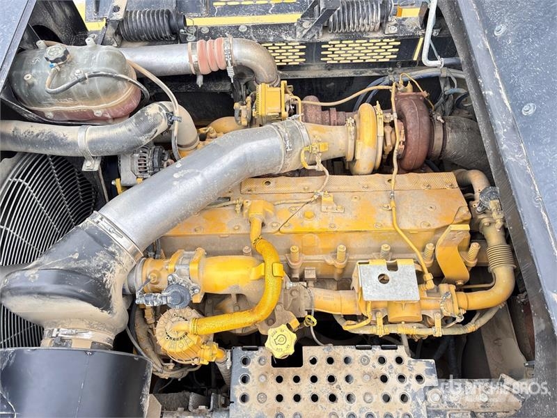 John Deere 470 P-Tier Paletli ekskavatörler