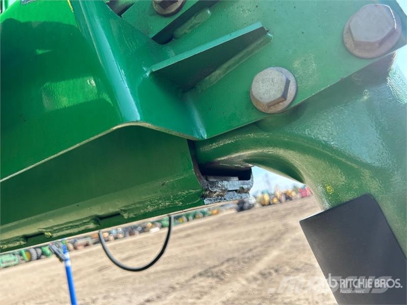 John Deere 4700 Itsekulkevat ruiskut