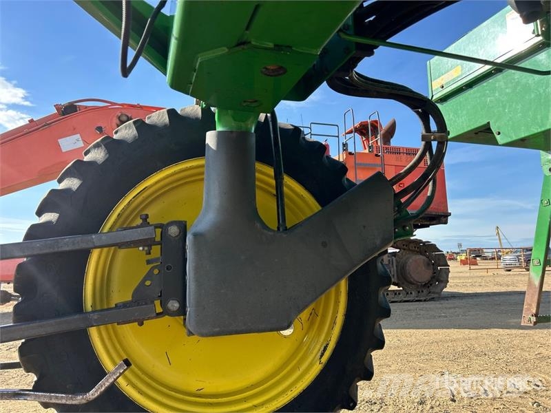 John Deere 4700 Itsekulkevat ruiskut