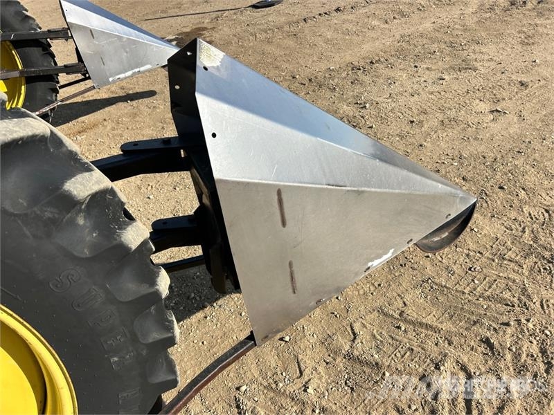 John Deere 4700 Itsekulkevat ruiskut