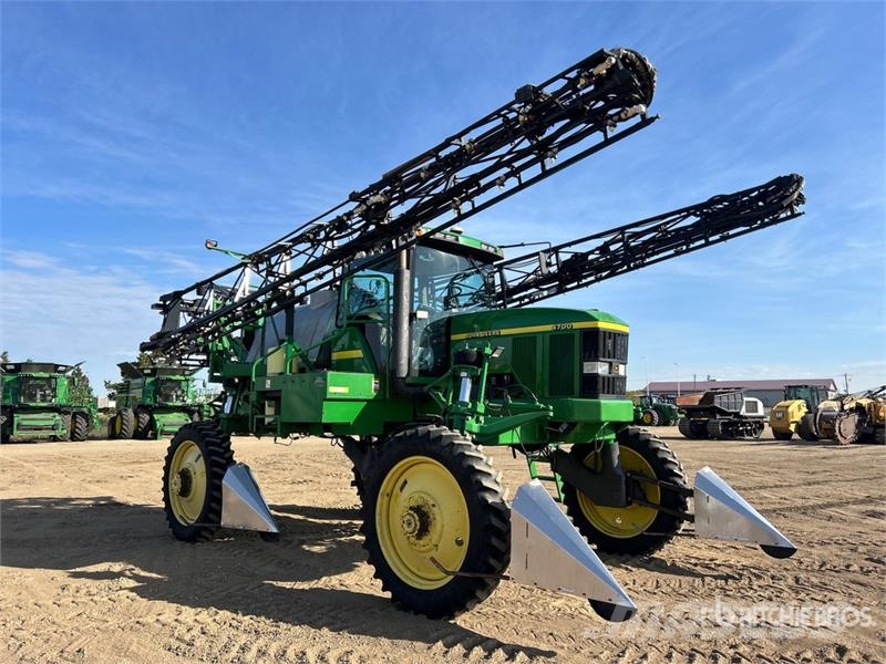 John Deere 4700 Itsekulkevat ruiskut