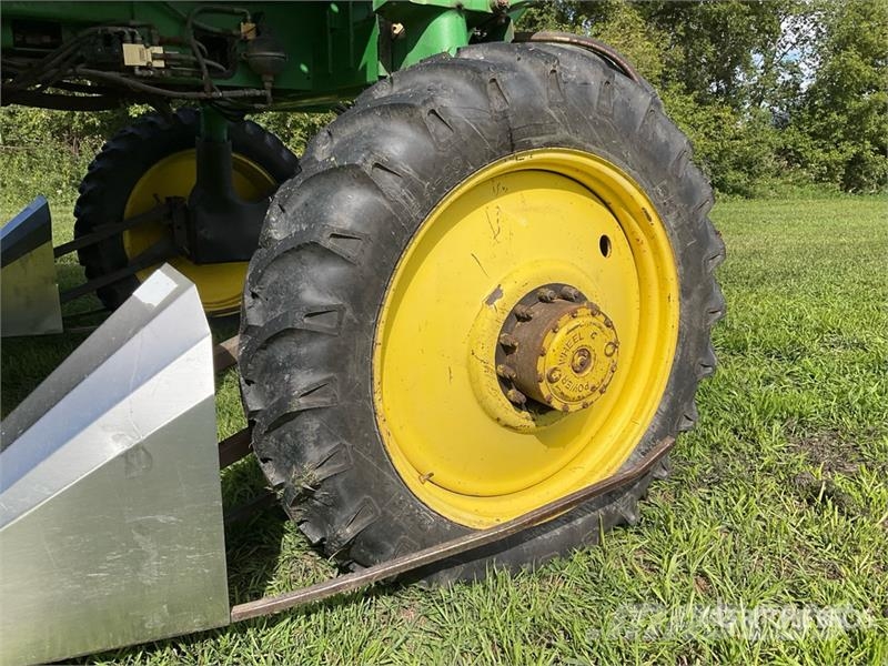John Deere 4700 Selbstfahrende Sprühgeräte