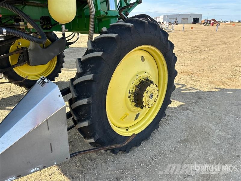 John Deere 4700 Itsekulkevat ruiskut