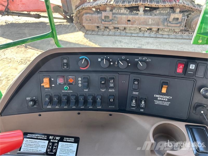 John Deere 4700 Itsekulkevat ruiskut