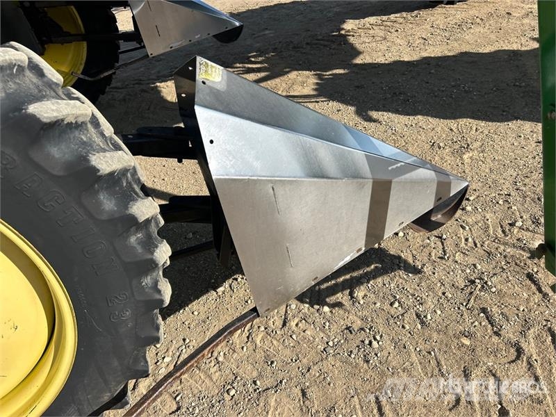 John Deere 4700 Itsekulkevat ruiskut