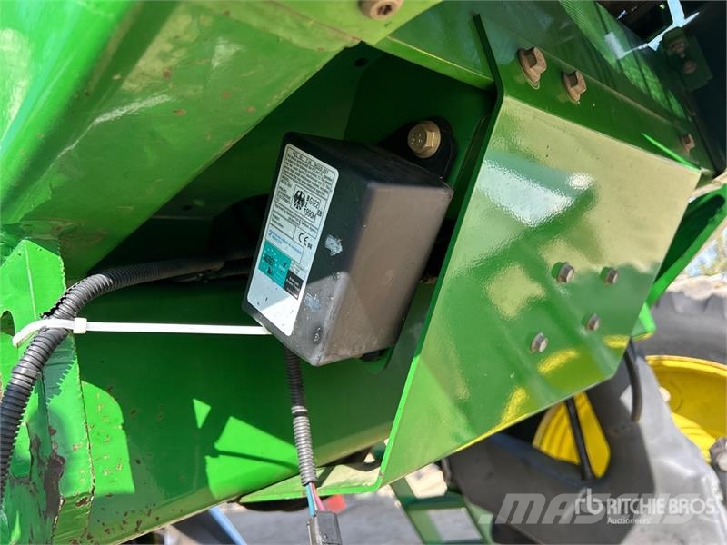 John Deere 4700 Itsekulkevat ruiskut