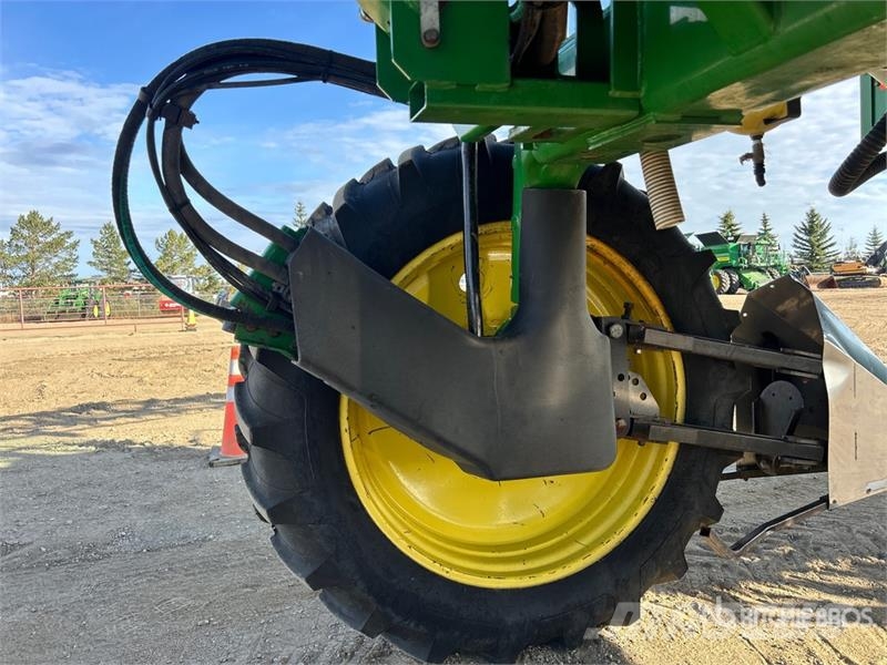 John Deere 4700 Itsekulkevat ruiskut