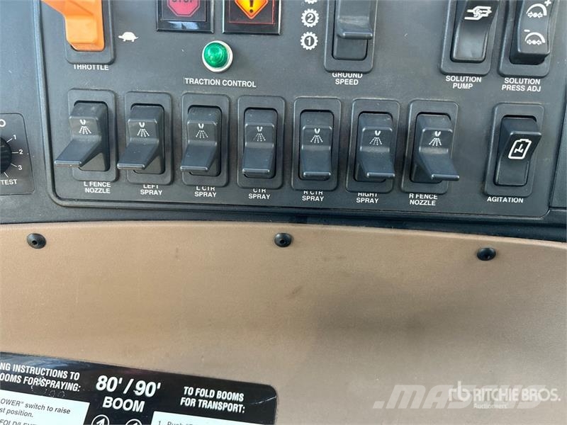 John Deere 4700 Itsekulkevat ruiskut