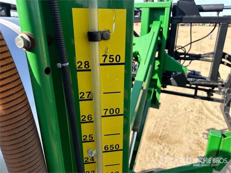 John Deere 4700 Itsekulkevat ruiskut