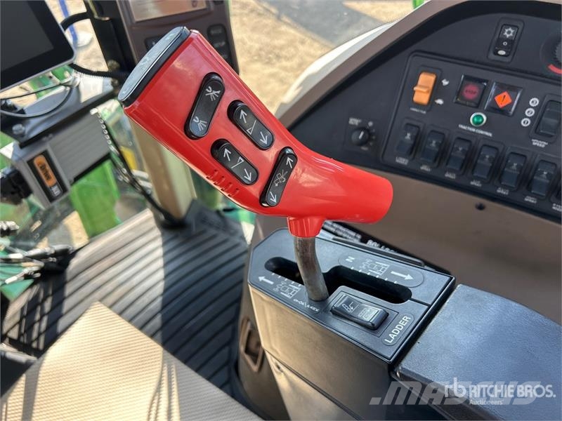 John Deere 4700 Itsekulkevat ruiskut