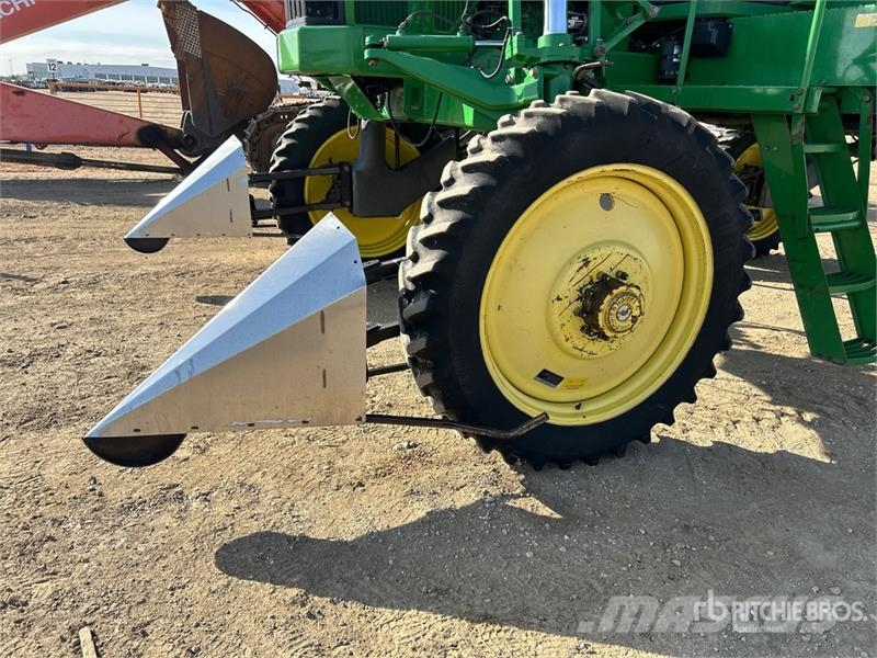 John Deere 4700 Itsekulkevat ruiskut