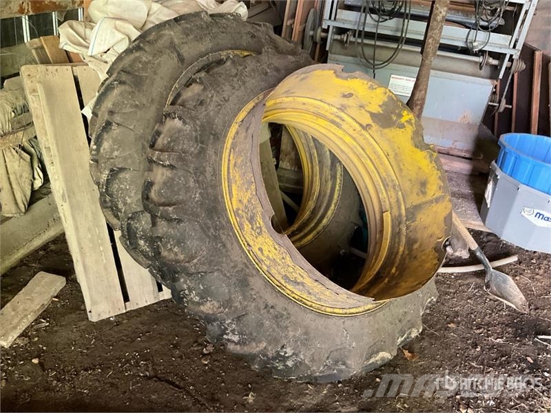 John Deere 4700 Kendinden tahrikli pülverizatörler