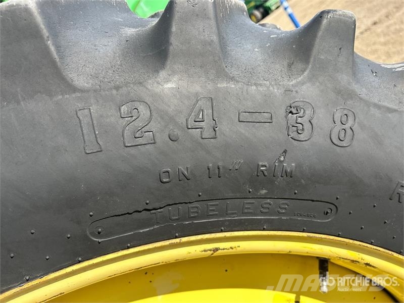 John Deere 4700 Itsekulkevat ruiskut