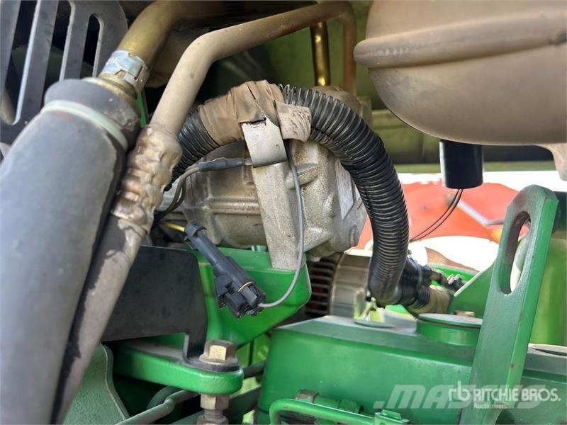 John Deere 4700 Itsekulkevat ruiskut