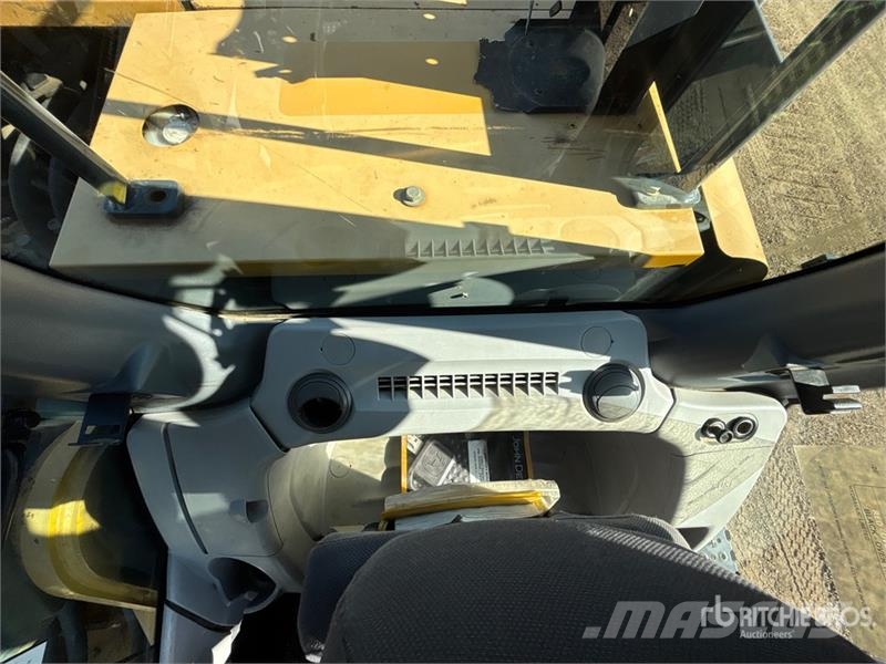 John Deere 470GLC VG Tracked Excavator حفارات زحافة