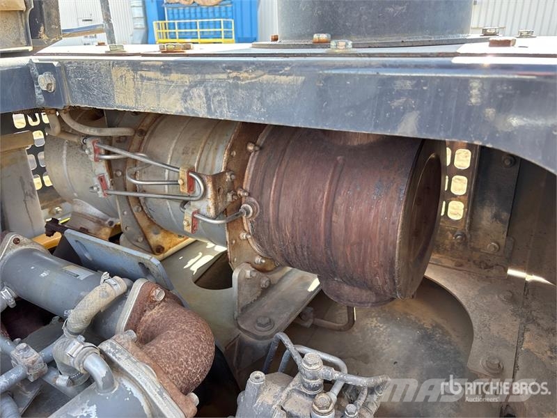 John Deere 470GLC VG Tracked Excavator حفارات زحافة