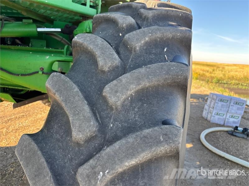 John Deere 4730 Itsekulkevat ruiskut
