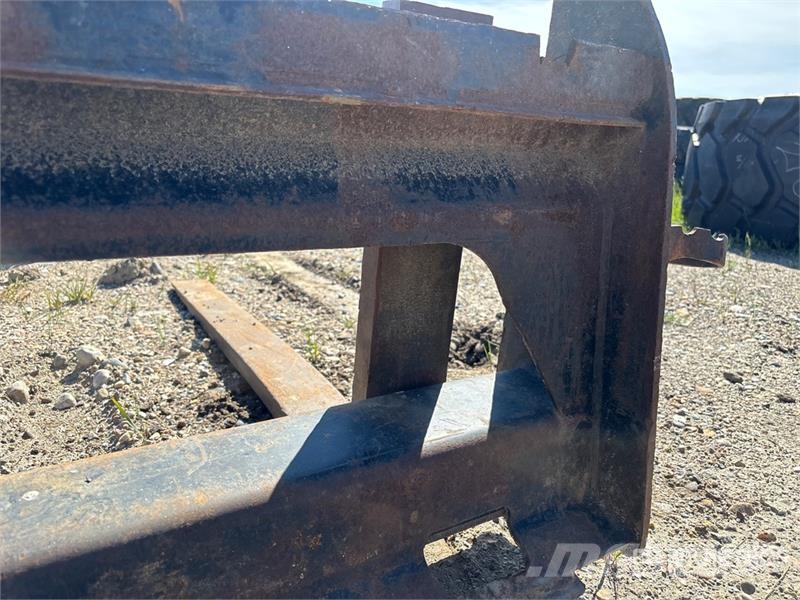 John Deere 48 in Skid Steer Forks Gabeln