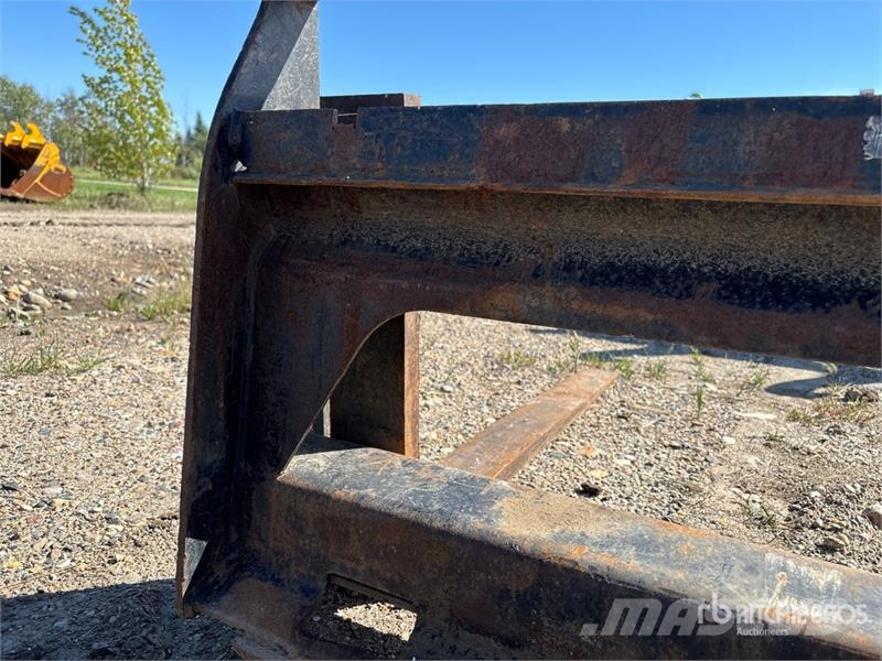 John Deere 48 in Skid Steer Forks Gabeln